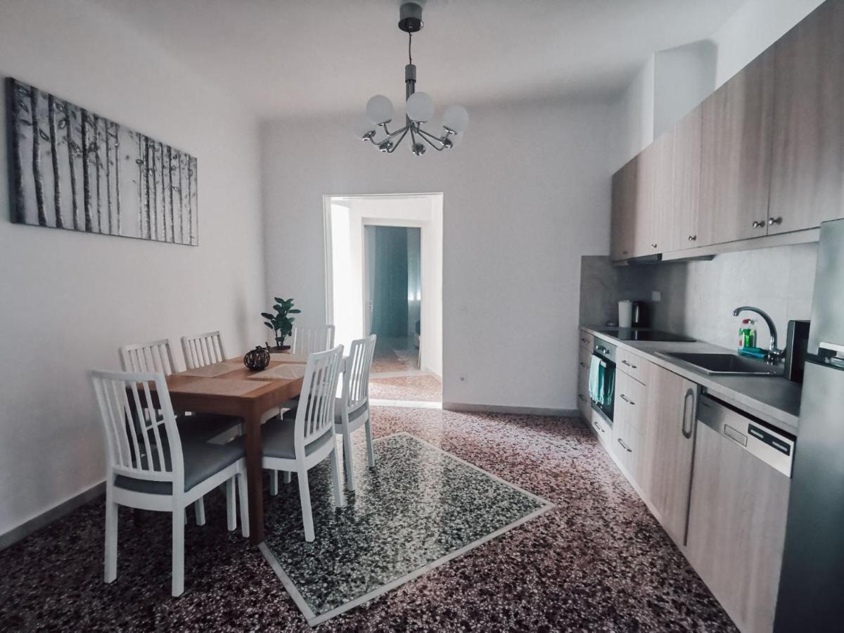 Rodies Apartment Chalkís Kültér fotó
